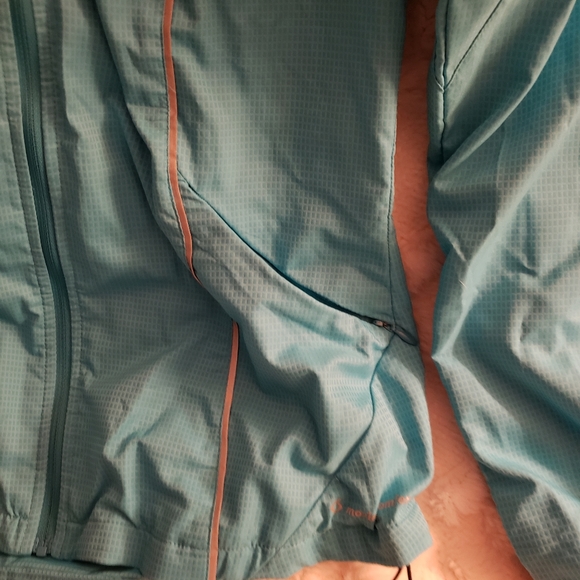 Moving Comfort running jacket - Picture 6 of 6